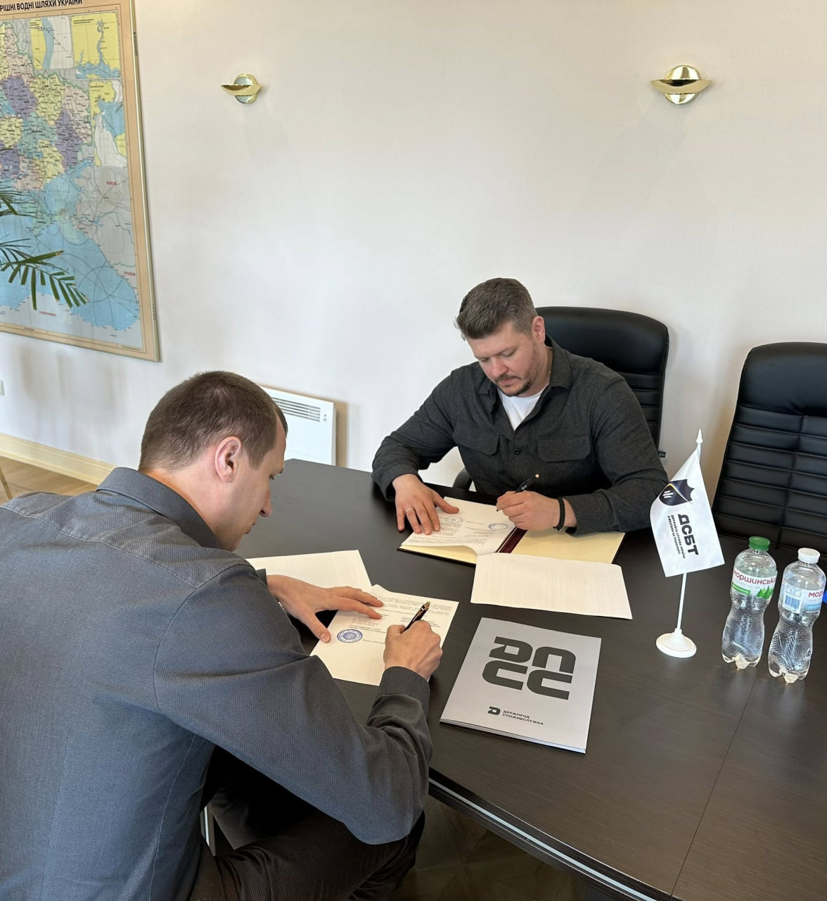 Укртрансбезпека та Держпродспоживслужба підписали меморандум про співробітництво і партнерство ukrtransbezpeka-ta-derzhprodspozhyvsluzhba-pidpysaly-memorandum-pro-spivrobitnytstvo-i-partnerstvo