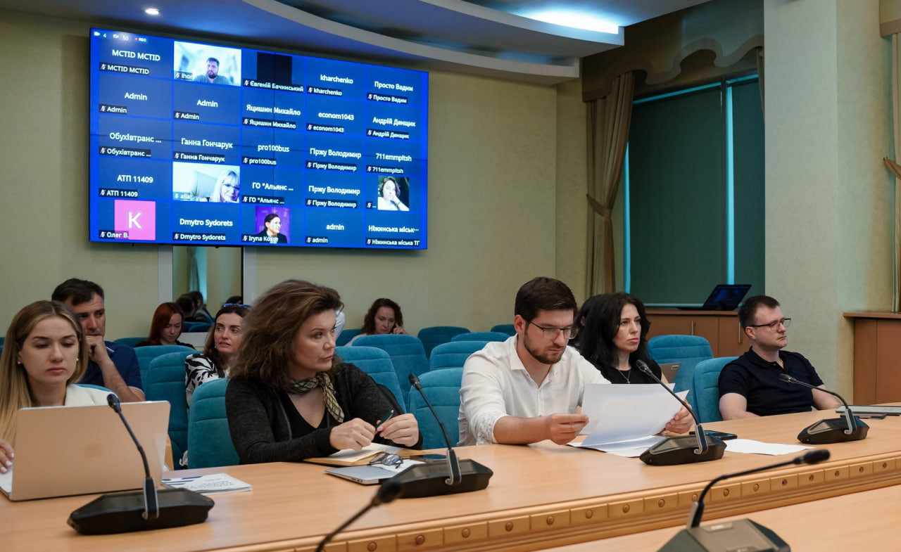 tsyfrovizatsiia-pasazhyrskykh-perevezen-derzhava-ta-biznes-obhovoriuiut-perevedennia-konkursiv-na-marshruty-v-elektronnyi-format