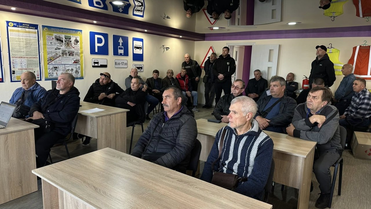 zaniattia-instruktazhi-z-vodiiamy-provely-inspektory-ukrtransbezpeky-u-mykolaievi